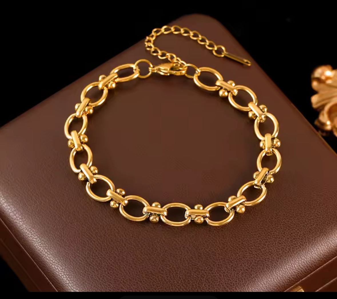 Gold Stainless Steel Circle Link Necklace & Bracelet Set – Executive Statement Chain Jewelry for Women.