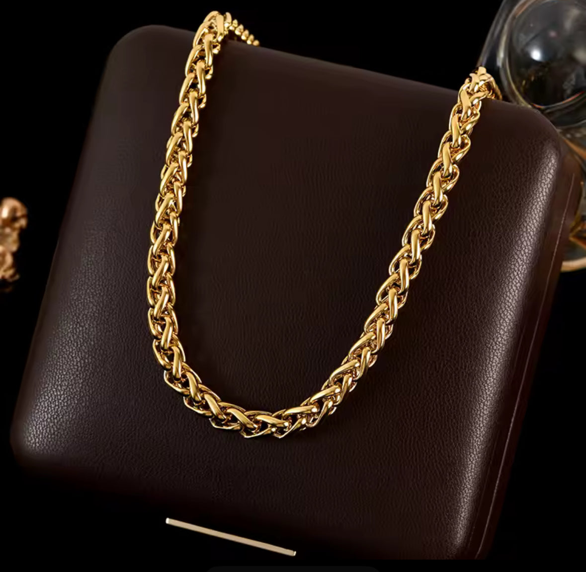 Gold Stainless Steel V Twisted Necklace & Bracelet Set – Elegant Twisted Rope Chain Jewelry for Women.