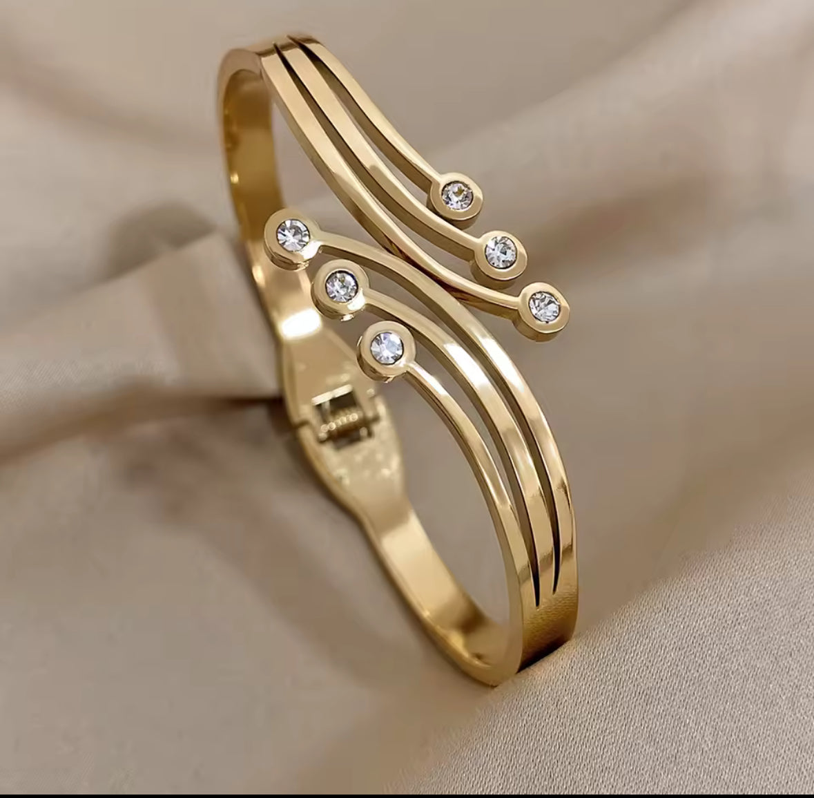 Elegant Gold Stainless Steel Zircon Bangle Bracelet – Luxury Sparkling Women’s Bracelet.