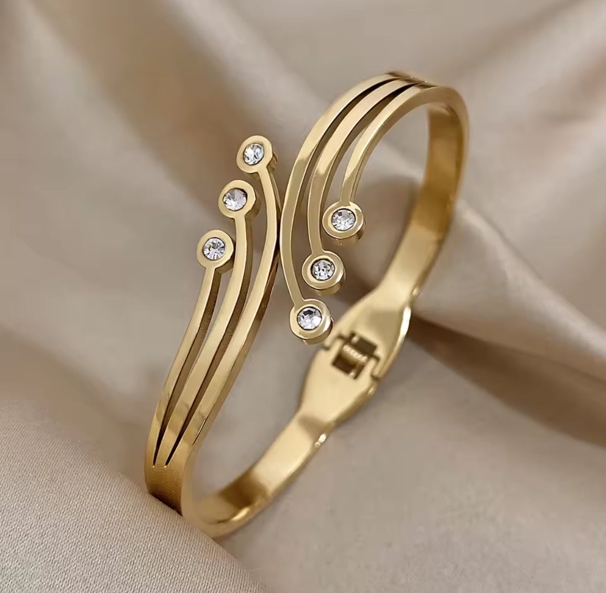 Elegant Gold Stainless Steel Zircon Bangle Bracelet – Luxury Sparkling Women’s Bracelet.