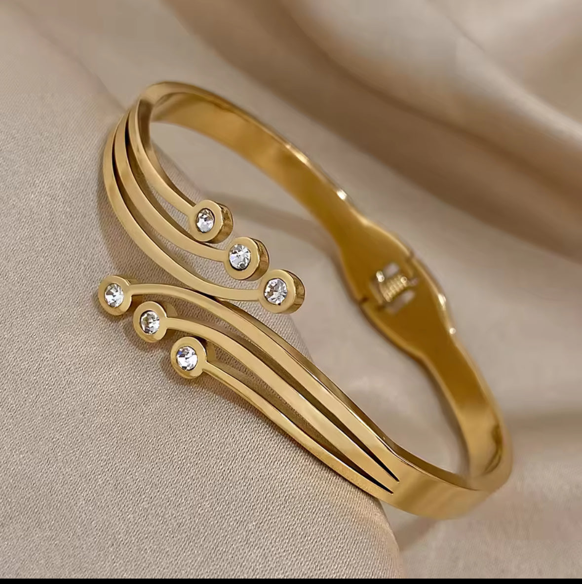 Elegant Gold Stainless Steel Zircon Bangle Bracelet – Luxury Sparkling Women’s Bracelet.