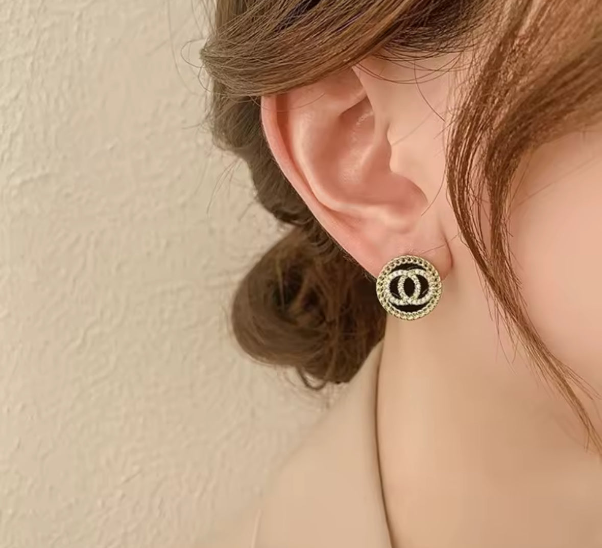 Luxury Designer-Inspired Crystal Double Circle Stud Earrings for Women – Elegant Round Statement Earrings.