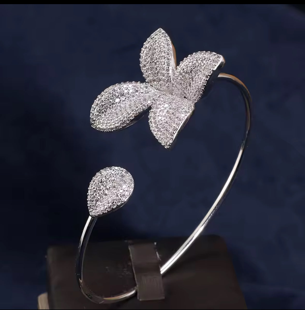 Micro Paved Leave Cubic Zircon Leaf Cuff Bracelet