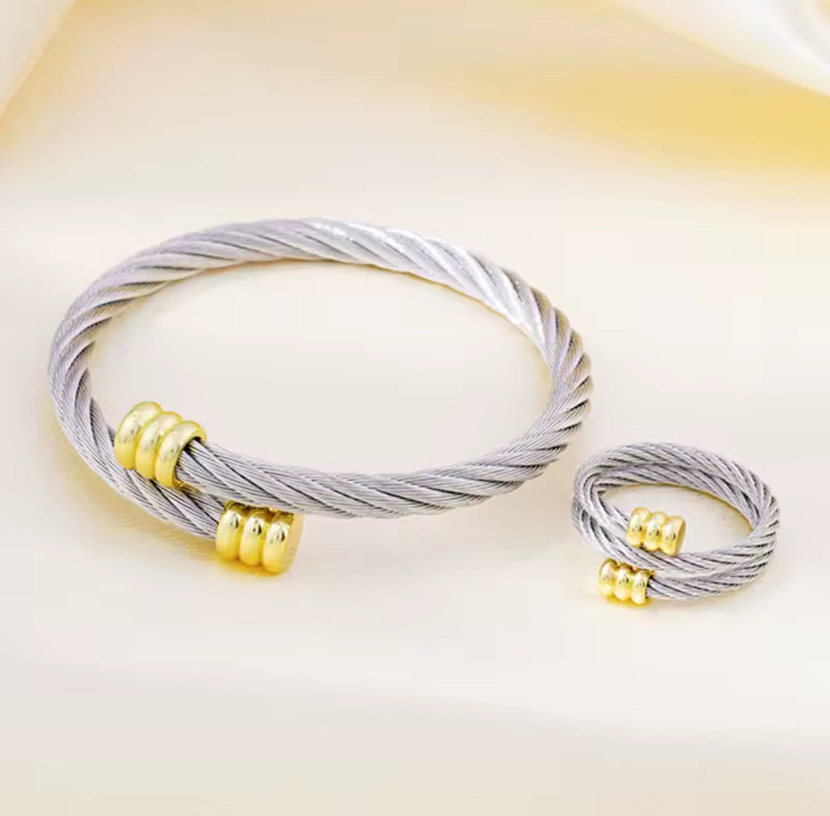 Bracelet and ring set..