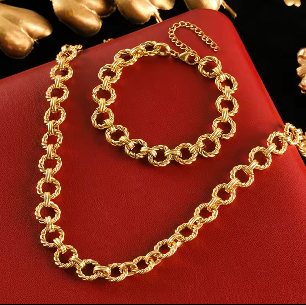 Silver Stainless steel circular twisted link Necklace and bracelet set.