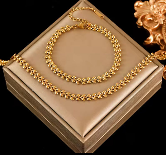 Elegant Gold Stainless Steel Necklace & Bracelet Set – Timeless Polished Chain Jewelry for Women.