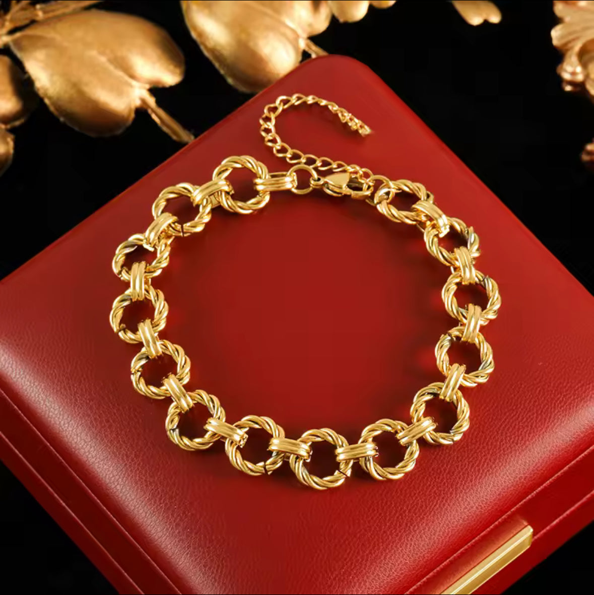 Silver Stainless steel circular twisted link Necklace and bracelet set.