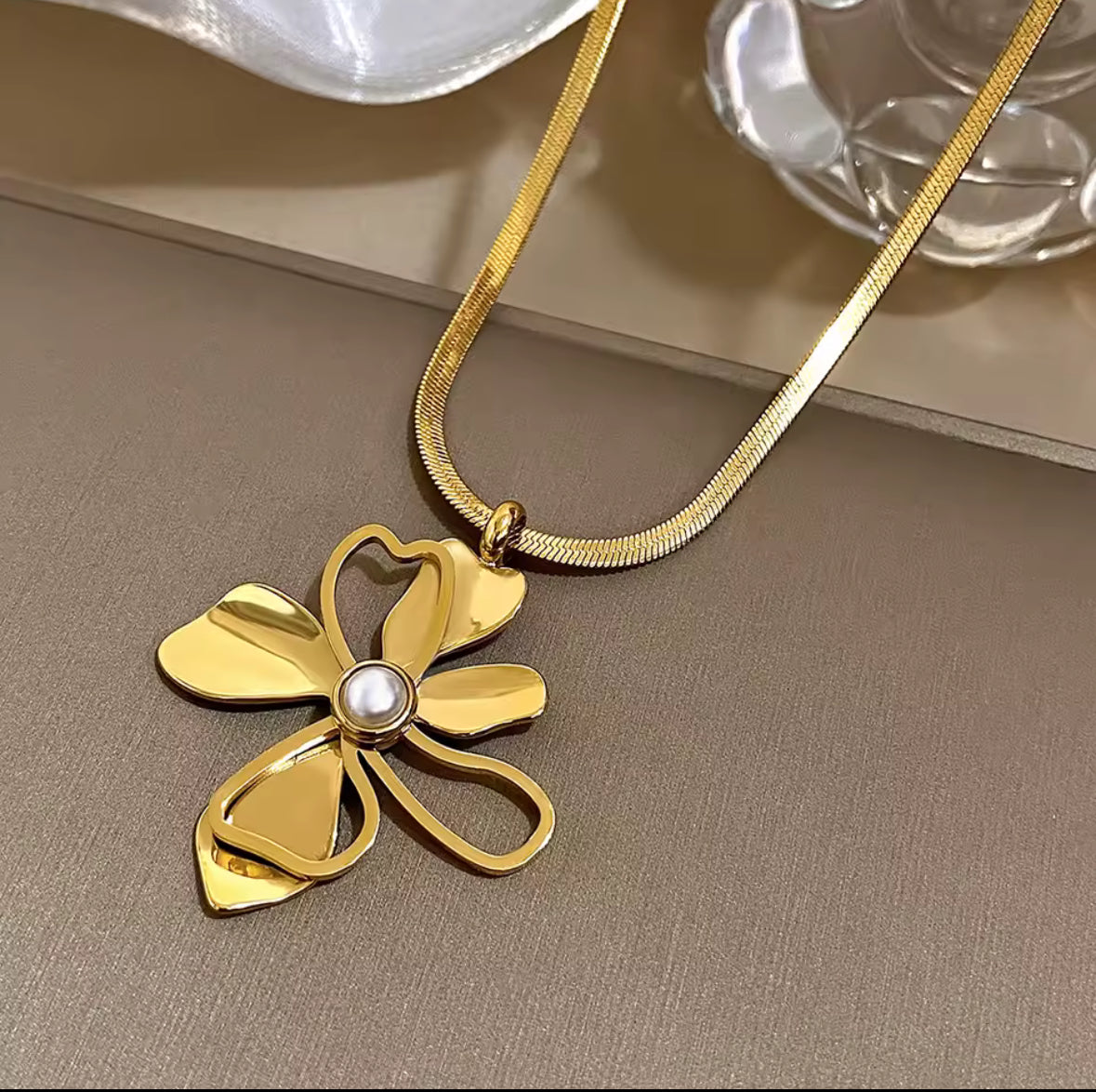 Elegant Gold Plated Stainless Steel Necklace with a Flower Pendant