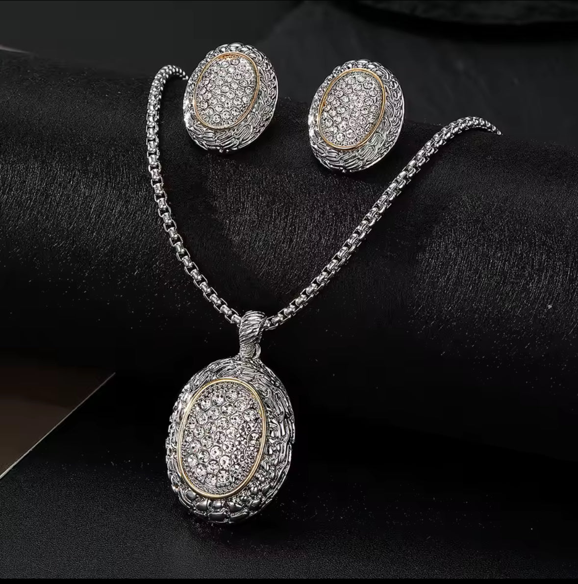 Designer-Inspired Silver Tone Oval Diamond Necklace & Earring Set